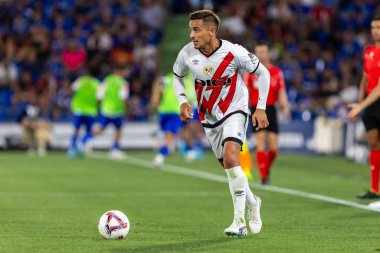 Madrid, İspanya - 24 Ağustos 2024: Getafe FC ve Rayo Vallecano arasında oynanan lig maçı Madrid 'de oynandı. Lig 2024, 2025. Profesyonel futbolcular. Lig maçı. Getafe ve Rayo Vallecano