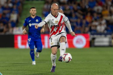 Madrid, İspanya - 24 Ağustos 2024: Getafe FC ve Rayo Vallecano arasında oynanan lig maçı Madrid 'de oynandı. Lig 2024, 2025. Profesyonel futbolcular. Lig maçı. Getafe ve Rayo Vallecano