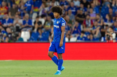 Madrid, İspanya - 24 Ağustos 2024: Getafe FC ve Rayo Vallecano arasında oynanan lig maçı Madrid 'de oynandı. Lig 2024, 2025. Profesyonel futbolcular. Lig maçı. Getafe ve Rayo Vallecano