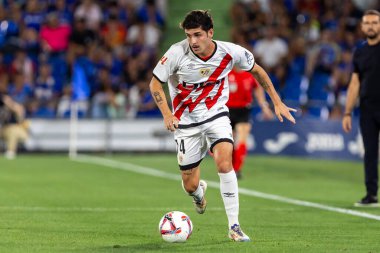 Madrid, İspanya - 24 Ağustos 2024: Getafe FC ve Rayo Vallecano arasında oynanan lig maçı Madrid 'de oynandı. Lig 2024, 2025. Profesyonel futbolcular. Lig maçı. Getafe ve Rayo Vallecano
