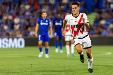 Madrid, İspanya - 24 Ağustos 2024: Getafe FC ve Rayo Vallecano arasında oynanan lig maçı Madrid 'de oynandı. Lig 2024, 2025. Profesyonel futbolcular. Lig maçı. Getafe ve Rayo Vallecano