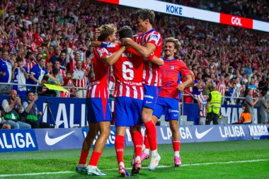 Madrid, İspanya - 25 Ağustos 2024: Atletico de Madrid ve Girona f.c. Liga 2024, 2025. Atletico de Madrid oyuncuları. Profesyonel futbol. İspanya Futbol Ligi.