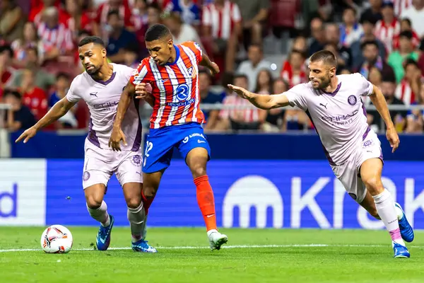 Madrid, İspanya - 25 Ağustos 2024: Atletico de Madrid ve Girona f.c. Liga 2024, 2025. Atletico de Madrid oyuncuları. Profesyonel futbol. İspanya Futbol Ligi.