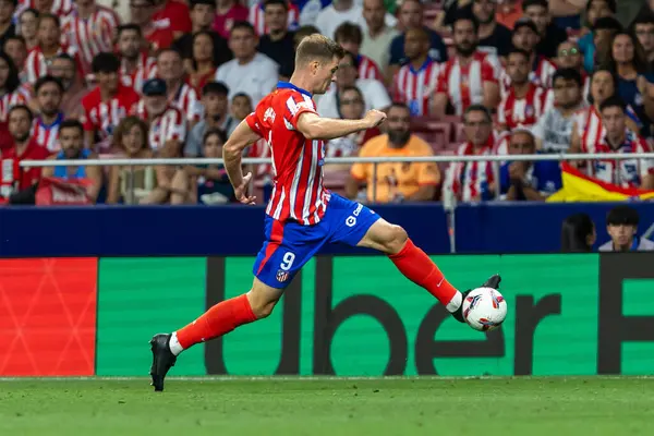 Madrid, İspanya - 25 Ağustos 2024: Atletico de Madrid ve Girona f.c. Liga 2024, 2025. Atletico de Madrid oyuncuları. Profesyonel futbol. İspanya Futbol Ligi.