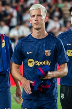Madrid, İspanya - 27 Ağustos 2024: Madrid 'de oynanan Rayo Vallecano ve FC Barcelona ligi maçı. Dani Olmo ilk maçında bir golle ilk maçına çıkıyor. Futbolcular.
