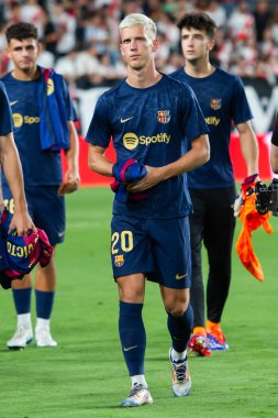 Madrid, İspanya - 27 Ağustos 2024: Madrid 'de oynanan Rayo Vallecano ve FC Barcelona ligi maçı. Dani Olmo ilk maçında bir golle ilk maçına çıkıyor. Futbolcular.
