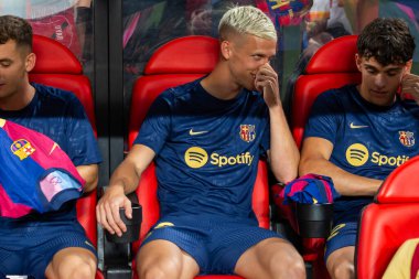 Madrid, İspanya - 27 Ağustos 2024: Madrid 'de oynanan Rayo Vallecano ve FC Barcelona ligi maçı. Dani Olmo ilk maçında bir golle ilk maçına çıkıyor. Futbolcular.