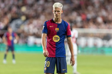 Madrid, İspanya - 27 Ağustos 2024: Madrid 'de oynanan Rayo Vallecano ve FC Barcelona ligi maçı. Dani Olmo ilk maçında bir golle ilk maçına çıkıyor. Futbolcular.