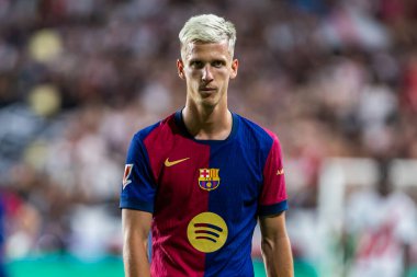 Madrid, İspanya - 27 Ağustos 2024: Madrid 'de oynanan Rayo Vallecano ve FC Barcelona ligi maçı. Dani Olmo ilk maçında bir golle ilk maçına çıkıyor. Futbolcular.