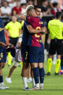 Madrid, İspanya - 27 Ağustos 2024: Madrid 'de oynanan Rayo Vallecano ve FC Barcelona ligi maçı. Dani Olmo ilk maçında bir golle ilk maçına çıkıyor. Futbolcular.
