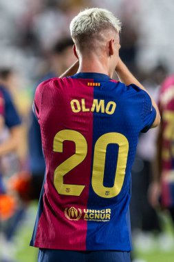 Madrid, İspanya - 27 Ağustos 2024: Madrid 'de oynanan Rayo Vallecano ve FC Barcelona ligi maçı. Dani Olmo ilk maçında bir golle ilk maçına çıkıyor. Futbolcular.