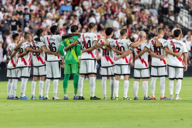 Madrid, İspanya - 27 Ağustos 2024: Madrid 'de oynanan Rayo Vallecano ve FC Barcelona ligi maçı. Rayo Vallecano oyuncuları. Futbolcular.