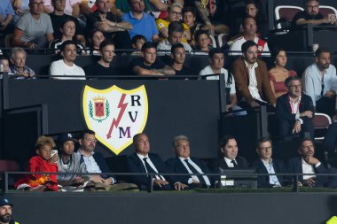 Madrid, İspanya - 27 Ağustos 2024: Madrid 'de oynanan Rayo Vallecano ve FC Barcelona ligi maçı. Rayo Vallecano oyuncuları. Futbolcular.