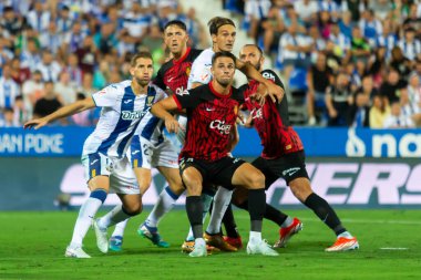 Madrid, İspanya - 31 Ağustos 2024: Legans FC ile Mallorca FC arasında oynanan lig maçı Butarque 'da oynandı. Gerçek Mallorca oyuncuları. Legans oyuncuları. Profesyonel futbol. Lig 2024, 2025.