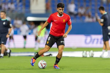 Madrid, İspanya - 31 Ağustos 2024: Legans FC ile Mallorca FC arasında oynanan lig maçı Butarque 'da oynandı. Gerçek Mallorca oyuncuları. Legans oyuncuları. Profesyonel futbol. Lig 2024, 2025.