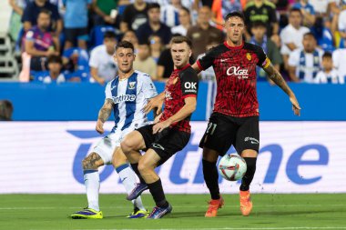 Madrid, İspanya - 31 Ağustos 2024: Legans FC ile Mallorca FC arasında oynanan lig maçı Butarque 'da oynandı. Gerçek Mallorca oyuncuları. Legans oyuncuları. Profesyonel futbol. Lig 2024, 2025.