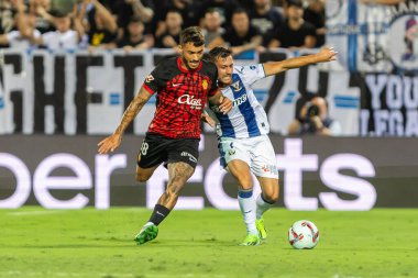 Madrid, İspanya - 31 Ağustos 2024: Legans FC ile Mallorca FC arasında oynanan lig maçı Butarque 'da oynandı. Gerçek Mallorca oyuncuları. Legans oyuncuları. Profesyonel futbol. Lig 2024, 2025.