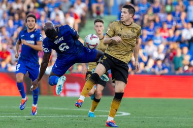 Madrid, İspanya - 31 Ağustos 2024: Getafe Fc ile Real Sociedad arasındaki lig maçı Madrid 'de oynandı. Getafe oyuncuları. Gerçek Sociedad oyuncuları. Profesyonel futbol. La Liga 2024, 2025.