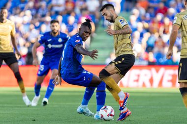 Madrid, İspanya - 31 Ağustos 2024: Getafe Fc ile Real Sociedad arasındaki lig maçı Madrid 'de oynandı. Getafe oyuncuları. Gerçek Sociedad oyuncuları. Profesyonel futbol. La Liga 2024, 2025.