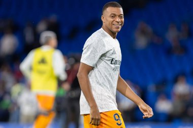 San Sebastian, İspanya - 14 Eylül 2024: Real Sociedad ve Real Madrid arasındaki lig maçı, San Sebastian 'da oynandı. Kylian Mbappe topu aldı. Gerçek Madrid oyuncuları.