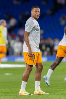 San Sebastian, İspanya - 14 Eylül 2024: Real Sociedad ve Real Madrid arasındaki lig maçı, San Sebastian 'da oynandı. Kylian Mbappe topu aldı. Gerçek Madrid oyuncuları.