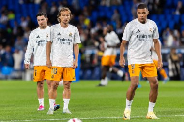 San Sebastian, İspanya - 14 Eylül 2024: Real Sociedad ve Real Madrid arasındaki lig maçı, San Sebastian 'da oynandı. Kylian Mbappe topu aldı. Gerçek Madrid oyuncuları.