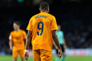 San Sebastian, İspanya - 14 Eylül 2024: Real Sociedad ve Real Madrid arasındaki lig maçı, San Sebastian 'da oynandı. Kylian Mbappe topu aldı. Gerçek Madrid oyuncuları.
