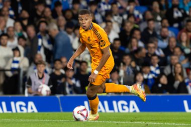 San Sebastian, İspanya - 14 Eylül 2024: Real Sociedad ve Real Madrid arasındaki lig maçı, San Sebastian 'da oynandı. Kylian Mbappe topu aldı. Gerçek Madrid oyuncuları.