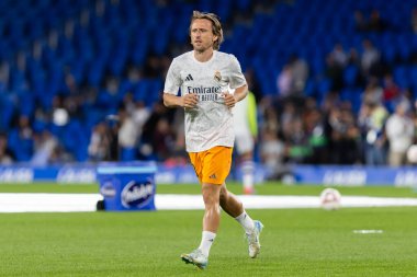 San Sebastian, İspanya - 14 Eylül 2024: Real Sociedad ve Real Madrid arasındaki lig maçı, San Sebastian 'da oynandı. Luka Modric topu aldı. Gerçek Madrid oyuncuları.