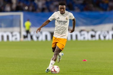 San Sebastian, İspanya - 14 Eylül 2024: Real Sociedad ve Real Madrid arasındaki lig maçı, San Sebastian 'da oynandı. Vinicius Jr. Top ile. Gerçek Madrid oyuncuları.