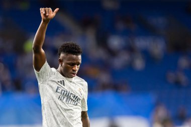 San Sebastian, İspanya - 14 Eylül 2024: Real Sociedad ve Real Madrid arasındaki lig maçı, San Sebastian 'da oynandı. Vinicius Jr. Top ile. Gerçek Madrid oyuncuları.