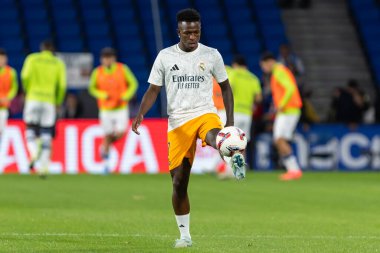 San Sebastian, İspanya - 14 Eylül 2024: Real Sociedad ve Real Madrid arasındaki lig maçı, San Sebastian 'da oynandı. Vinicius Jr. Top ile. Gerçek Madrid oyuncuları.