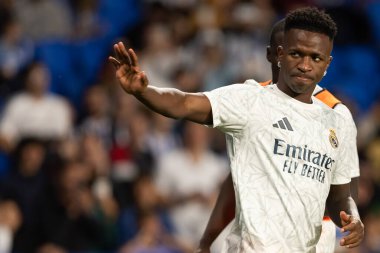 San Sebastian, İspanya - 14 Eylül 2024: Real Sociedad ve Real Madrid arasındaki lig maçı, San Sebastian 'da oynandı. Vinicius Jr. Top ile. Gerçek Madrid oyuncuları.