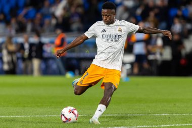 San Sebastian, İspanya - 14 Eylül 2024: Real Sociedad ve Real Madrid arasındaki lig maçı, San Sebastian 'da oynandı. Vinicius Jr. Top ile. Gerçek Madrid oyuncuları.