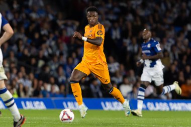 San Sebastian, İspanya - 14 Eylül 2024: Real Sociedad ve Real Madrid arasındaki lig maçı, San Sebastian 'da oynandı. Vinicius Jr. Top ile. Gerçek Madrid oyuncuları.