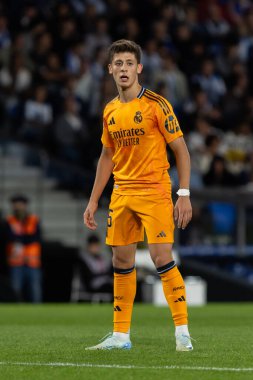 San Sebastian, İspanya - 14 Eylül 2024: Real Sociedad ve Real Madrid arasındaki lig maçı, San Sebastian 'da oynandı. Gerçek Madrid oyuncuları. Real Madrid turuncu forması.