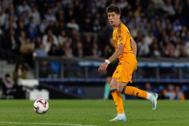 San Sebastian, İspanya - 14 Eylül 2024: Real Sociedad ve Real Madrid arasındaki lig maçı, San Sebastian 'da oynandı. Gerçek Madrid oyuncuları. Real Madrid turuncu forması.