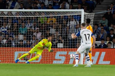 San Sebastian, İspanya - 14 Eylül 2024: Real Sociedad ve Real Madrid arasındaki lig maçı, San Sebastian 'da oynandı. Gerçek Madrid oyuncuları. Real Madrid turuncu forması.
