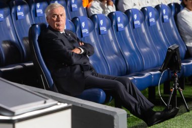San Sebastian, İspanya - 14 Eylül 2024: Real Sociedad ve Real Madrid arasındaki lig maçı, San Sebastian 'da oynandı. Gerçek Madrid oyuncuları. Real Madrid turuncu forması.