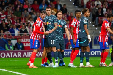 Madrid, İspanya - 19 Eylül 2024: Atletico de Madrid ile Leipzig arasında oynanan Şampiyonlar Ligi maçı. Atletico de Madrid oyuncuları. Şampiyonlar Ligi. Avrupa futbolu.