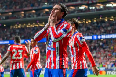 Madrid, İspanya - 19 Eylül 2024: Atletico de Madrid ile Leipzig arasında oynanan Şampiyonlar Ligi maçı. Atletico de Madrid oyuncuları. Şampiyonlar Ligi. Avrupa futbolu.