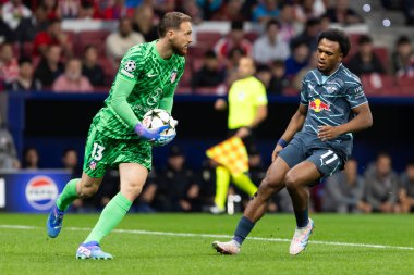 Madrid, İspanya - 19 Eylül 2024: Atletico de Madrid ile Leipzig arasında oynanan Şampiyonlar Ligi maçı. Atletico de Madrid oyuncuları. Şampiyonlar Ligi. Avrupa futbolu.