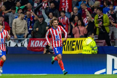 Madrid, İspanya - 19 Eylül 2024: Atletico de Madrid ile Leipzig arasında oynanan Şampiyonlar Ligi maçı. Atletico de Madrid oyuncuları. Şampiyonlar Ligi. Avrupa futbolu.