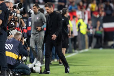 Madrid, İspanya - 22 Eylül 2024: Rayo Vallecano ile Atletico de Madrid arasındaki lig maçı, Vallecas 'ta oynandı. Atletico de Madrid oyuncuları. Rayo Vallecano oyuncuları.
