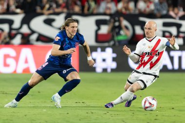 Madrid, İspanya - 22 Eylül 2024: Rayo Vallecano ile Atletico de Madrid arasındaki lig maçı, Vallecas 'ta oynandı. Atletico de Madrid oyuncuları. Rayo Vallecano oyuncuları.