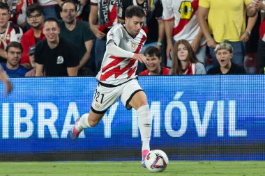 Madrid, İspanya - 22 Eylül 2024: Rayo Vallecano ile Atletico de Madrid arasındaki lig maçı, Vallecas 'ta oynandı. Atletico de Madrid oyuncuları. Rayo Vallecano oyuncuları.