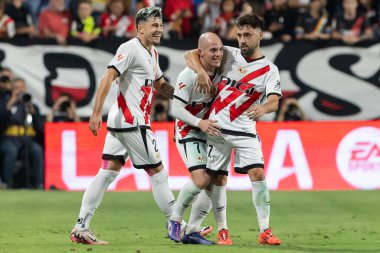 Madrid, İspanya - 22 Eylül 2024: Rayo Vallecano ile Atletico de Madrid arasındaki lig maçı, Vallecas 'ta oynandı. Atletico de Madrid oyuncuları. Rayo Vallecano oyuncuları.