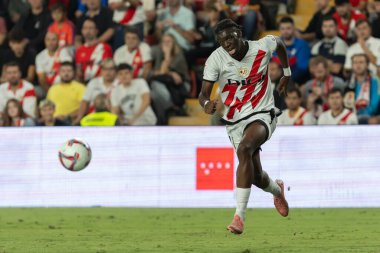 Madrid, İspanya - 22 Eylül 2024: Rayo Vallecano ile Atletico de Madrid arasındaki lig maçı, Vallecas 'ta oynandı. Atletico de Madrid oyuncuları. Rayo Vallecano oyuncuları.