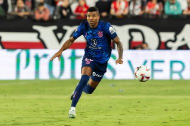 Madrid, İspanya - 22 Eylül 2024: Rayo Vallecano ile Atletico de Madrid arasındaki lig maçı, Vallecas 'ta oynandı. Atletico de Madrid oyuncuları. Rayo Vallecano oyuncuları.