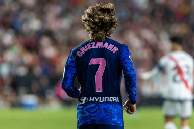 Madrid, İspanya - 22 Eylül 2024: Rayo Vallecano ile Atletico de Madrid arasındaki lig maçı, Vallecas 'ta oynandı. Atletico de Madrid oyuncuları. Rayo Vallecano oyuncuları.